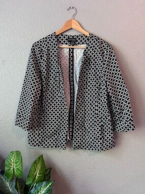 Attyre Black & White Geometric Open-Front Jacket